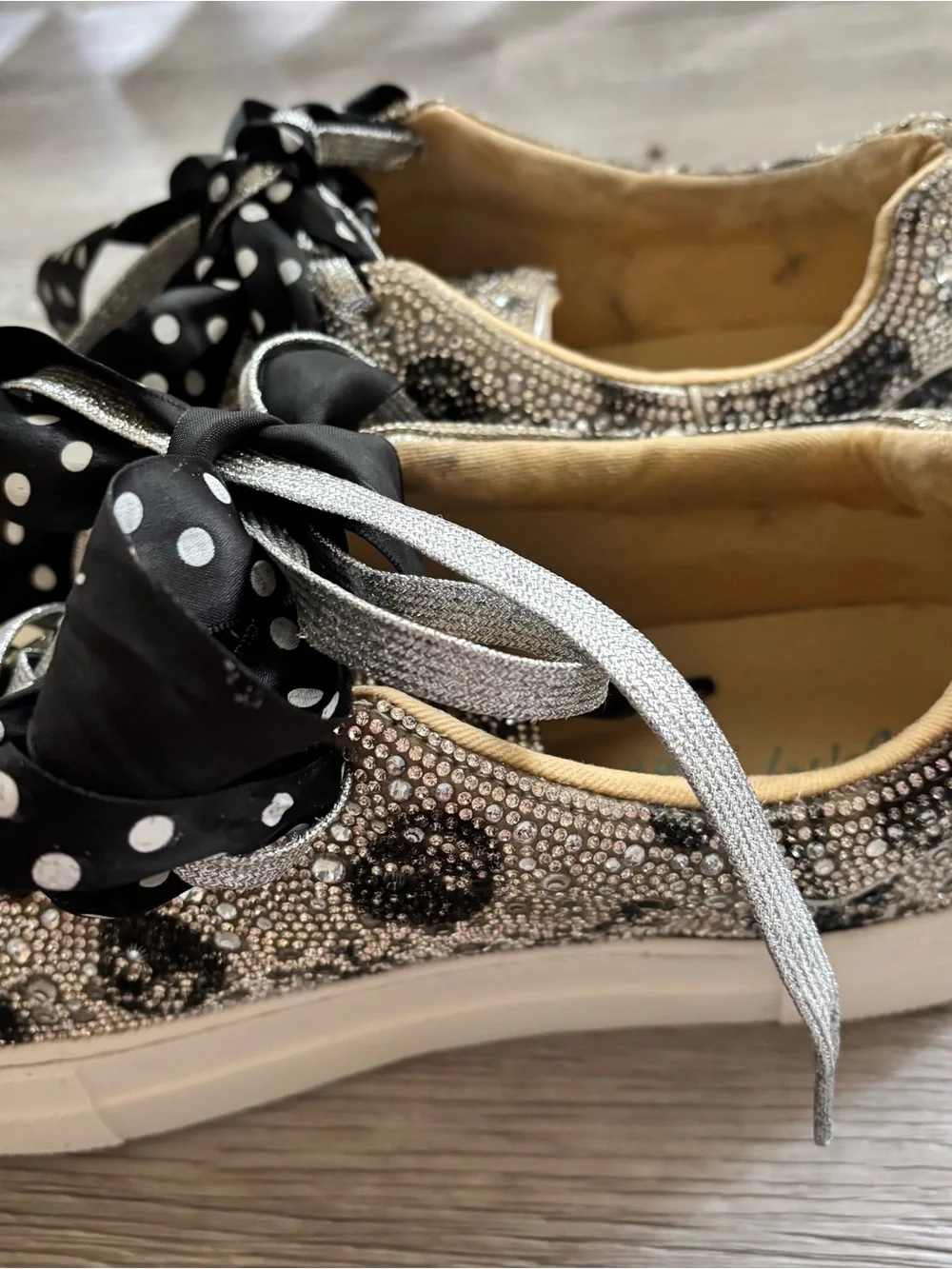 Betsy Johnson SIDNY All-Over Rhinestone SKULLS Platform Sneakers Size 8.5 - Picture 7 of 10